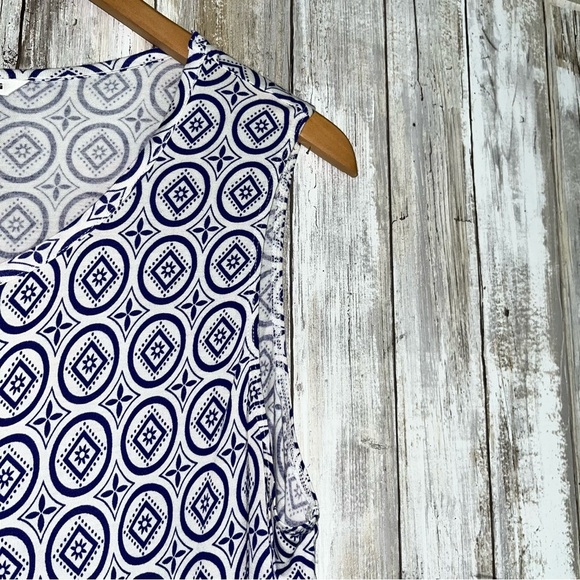 Cabi Medallion Keyhole Sleeveless Blouse - Picture 4 of 6